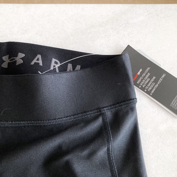 NWT! New Under Armour black compression Heat Gear capri leggings / crops / tight - Picture 3 of 5